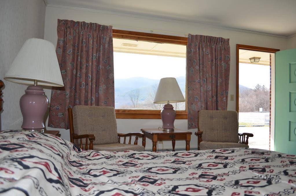 Ladd Brook Inn Pownal Exteriör bild