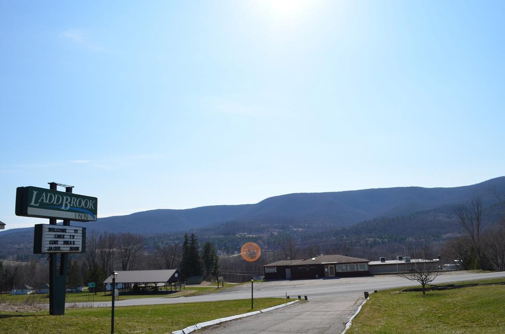 Ladd Brook Inn Pownal Exteriör bild