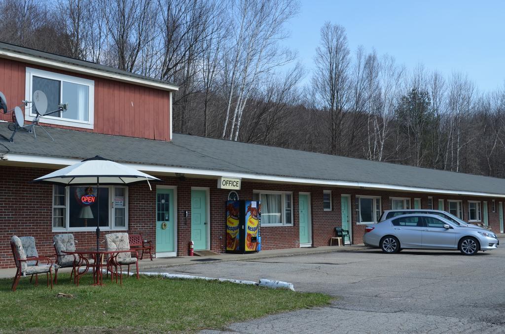 Ladd Brook Inn Pownal Exteriör bild